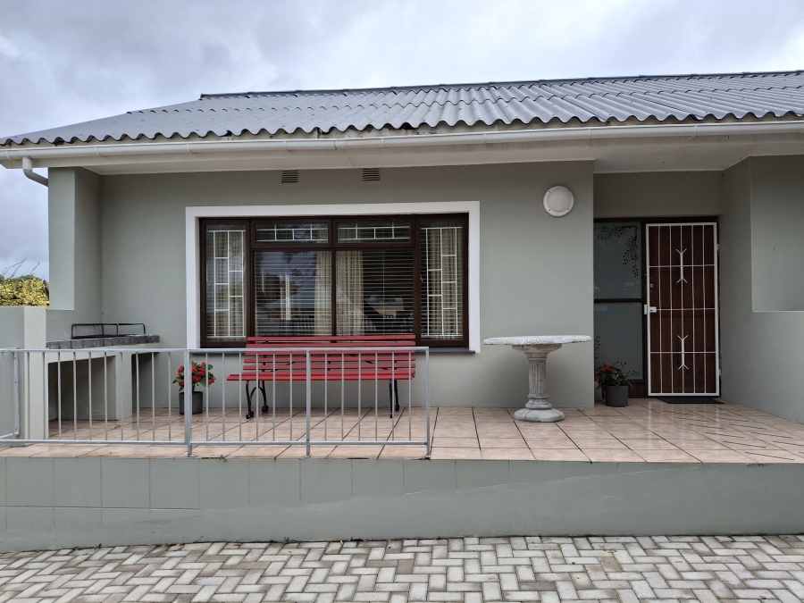 5 Bedroom Property for Sale in Hartenbos Central Western Cape